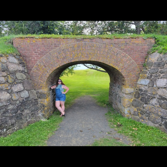 Meet your Posher, Sara - Picture 2 of 2